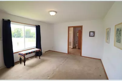 2209 S Ellis Road, Janesville, WI 53548 - Photo 8