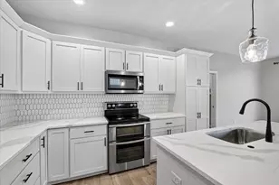 533 Redan Dr, Madison, WI 53593 - Photo 2