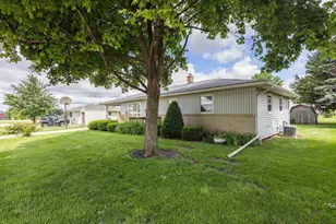 415 W Benton St, Cuba City,  53807 - Photo 30
