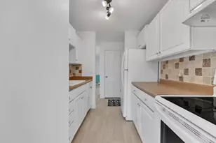 2134 Allen Blvd, Middleton, WI 53562 - Photo 6