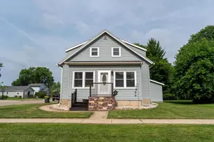 621 Dallas St, Sauk City, WI 53583 - Photo 2