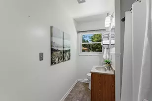 2102 S 99th St, West Allis, WI 53227 - Photo 12