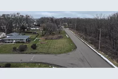 .34 Ervins Place, Sussex, WI 53089 - Photo 10