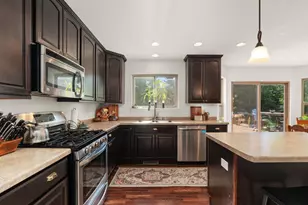 185 Moorland Pl, Sun Prairie, WI 53590 - Photo 6