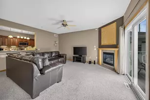 737 Clardell Dr, Sun Prairie, WI 53590 - Photo 4