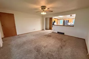 3926 N Harmony Town Hall Rd, Janesville, WI 53546 - Photo 8
