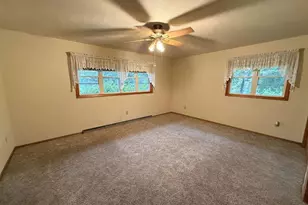 3926 N Harmony Town Hall Rd, Janesville, WI 53546 - Photo 16