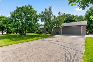 6702 N Abey Ct, Janesville, WI 53536 - Photo 4