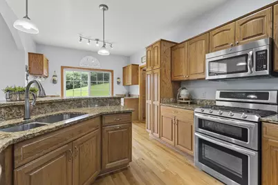 107 Red Fox Drive, Johnson Creek, WI 53038 - Photo 8
