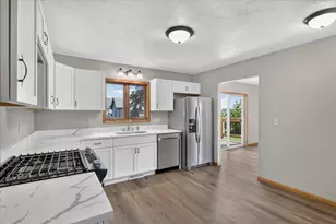 215 Roosevelt Ave, Beloit, WI 53511 - Photo 6