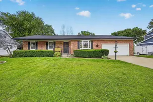 542 Woodview Dr, Sun Prairie, WI 53590 - Photo 2