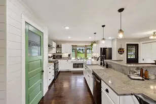 542 Woodview Dr, Sun Prairie, WI 53590 - Photo 6