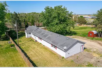 972 E Philhower Road, Beloit, WI 53511 - Photo 2