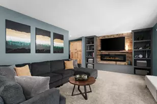 345 Beechwood Dr, Janesville, WI 53548 - Photo 4