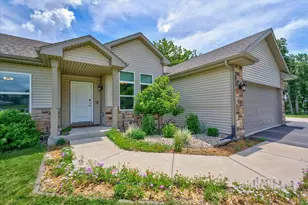 932 E Lauderdale Ct, Edgerton, WI 53534 - Photo 2
