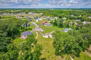 932 E Lauderdale Ct, Edgerton, WI 53534 - Photo 4