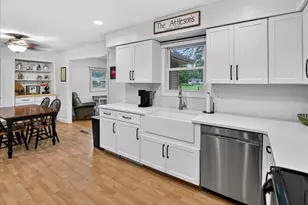 494 Hyland Dr, Stoughton, WI 53589 - Photo 8