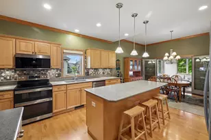 610 Pleasant Valley Pkwy, Waunakee, WI 53597 - Photo 12