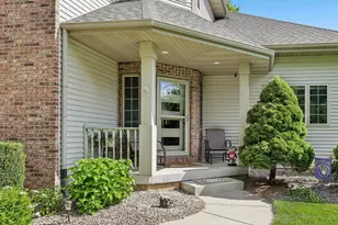 610 Pleasant Valley Pkwy, Waunakee, WI 53597 - Photo 4