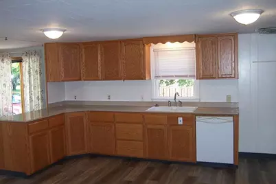 812 E Jefferson Street, Waupun, WI 53963 - Photo 2