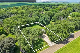 6443 Hickory Ln, Waunakee, WI 53597 - Photo 2