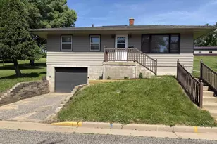 404 N Brooklyn Ave, Elroy, WI 53929 - Photo 2