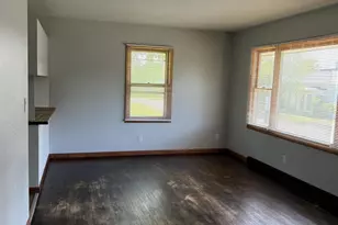 404 N Brooklyn Ave, Elroy, WI 53929 - Photo 4