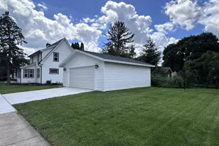 1221 Grace St, Janesville, WI 53545 - Photo 2