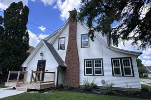 1221 Grace St, Janesville, WI 53545 - Photo 4