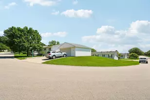 412 Harbor Heights Dr, Racine, WI 53185 - Photo 28