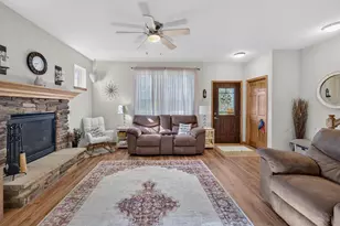 972 Stonehaven Dr, Sun Prairie, WI 53590 - Photo 2