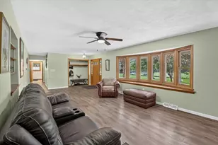 726 Rockshire Dr, Janesville, WI 53546 - Photo 8