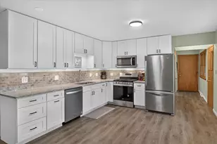 726 Rockshire Dr, Janesville, WI 53546 - Photo 12