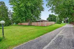 726 Rockshire Dr, Janesville, WI 53546 - Photo 4