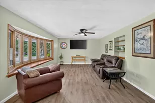 726 Rockshire Dr, Janesville, WI 53546 - Photo 8