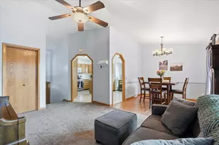 699 Robin Dr, Sun Prairie, WI 53590 - Photo 2