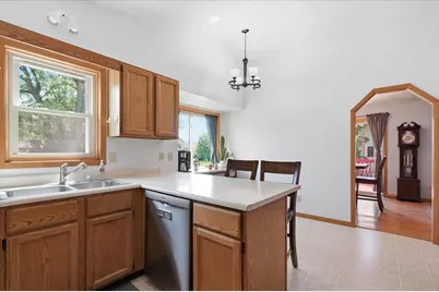 699 Robin Drive, Sun Prairie, WI 53590 - Photo 8