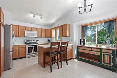 699 Robin Drive, Sun Prairie, WI 53590 - Photo 4