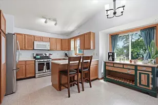 699 Robin Dr, Sun Prairie, WI 53590 - Photo 4