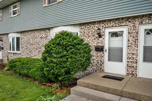 1307 Sunfield St, Sun Prairie, WI 53590 - Photo 2