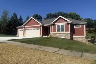 3 Savannah Pkwy, Deerfield, WI 53531 - Photo 2