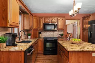 22 Stacy Ln, Madison, WI 53716 - Photo 10