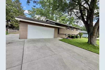 744 Sussex Drive, Janesville, WI 53546 - Photo 2