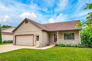 912 Vista Ridge Dr, Mount Horeb, WI 53572 - Photo 1