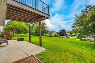 912 Vista Ridge Dr, Mount Horeb, WI 53572 - Photo 8