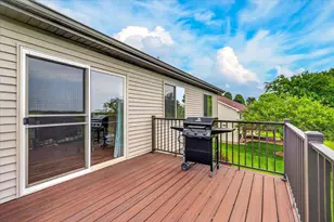 912 Vista Ridge Dr, Mount Horeb, WI 53572 - Photo 10