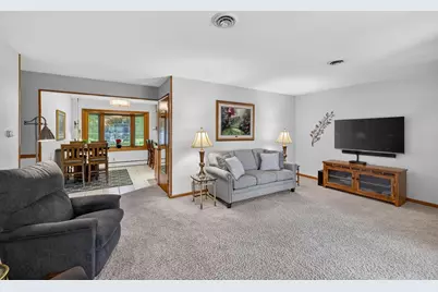 1610 Homberg Lane, Madison, WI 53716 - Photo 6