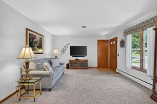 1610 Homberg Ln, Madison, WI 53716 - Photo 6