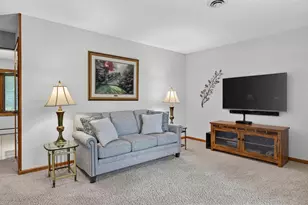 1610 Homberg Ln, Madison, WI 53716 - Photo 8
