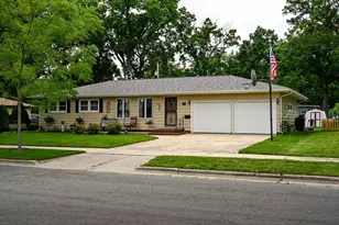 1610 Homberg Ln, Madison, WI 53716 - Photo 2